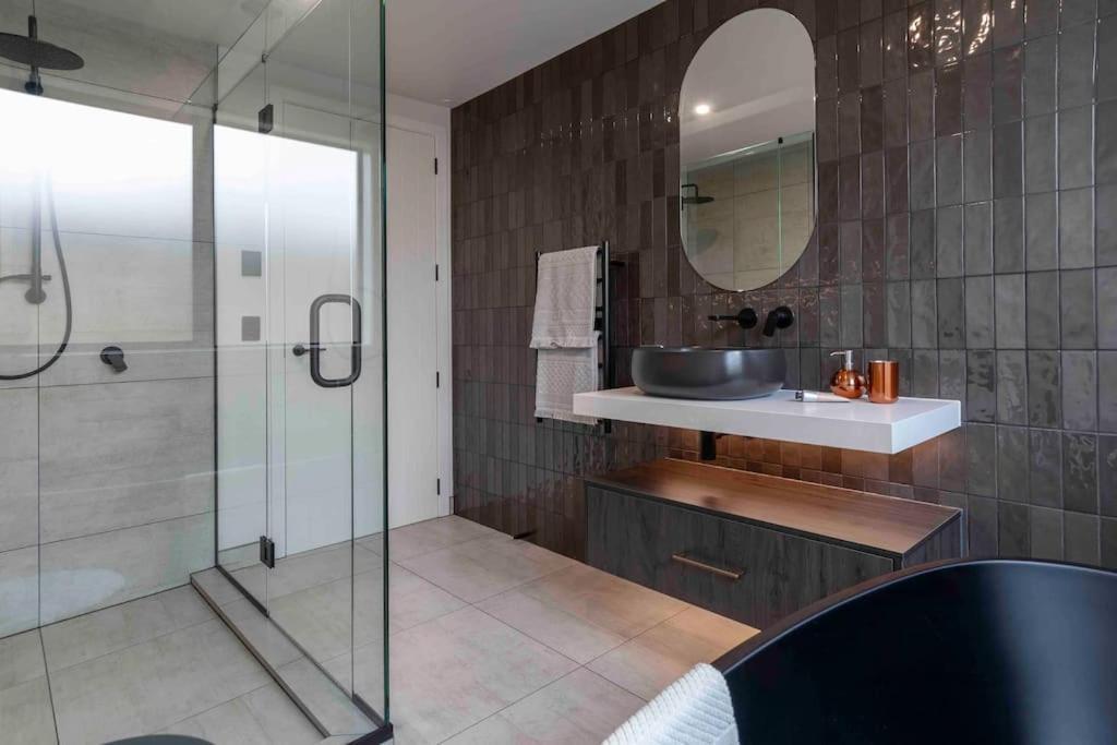 Luxury Escape In Cbd - Walking Distance To Town Villa Tauranga Exteriör bild